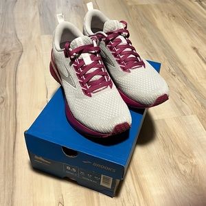Brooks Women’s Levitate GTS 5 Size 8.5 Medium